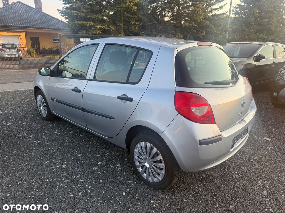 Renault Clio - 7