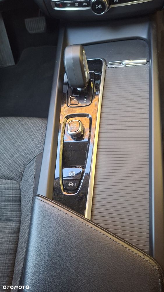 Volvo XC 60 B4 D AWD Core - 11