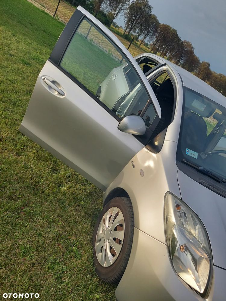 Toyota Yaris - 11