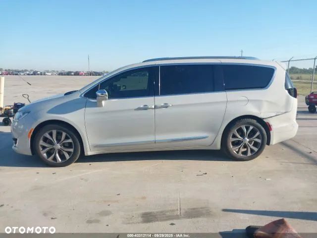 Chrysler Pacifica - 9