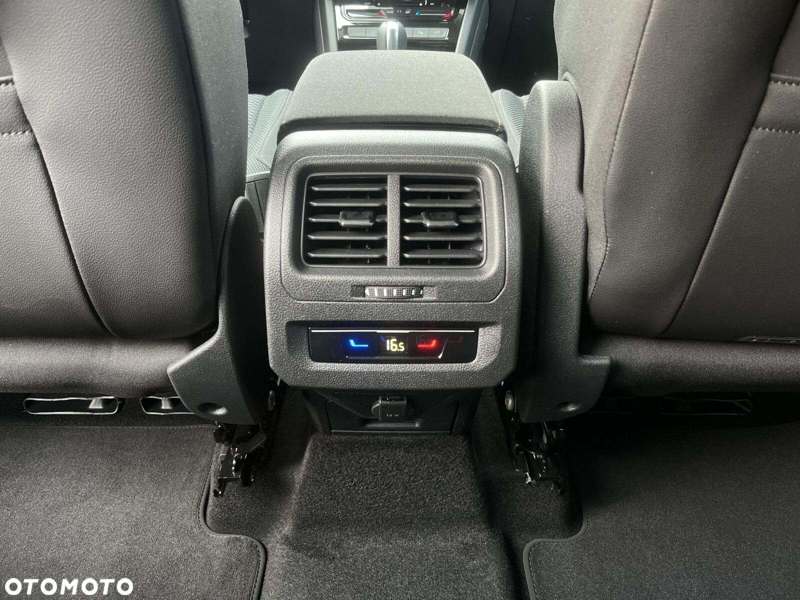 Volkswagen Touran - 32