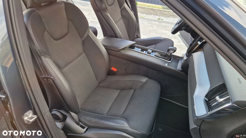 Volvo XC 60 D4 Momentum Pro - 21