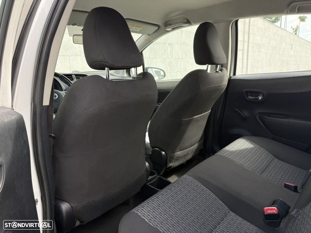 Toyota Yaris 1.4 D-4D Comfort — fotografia 16