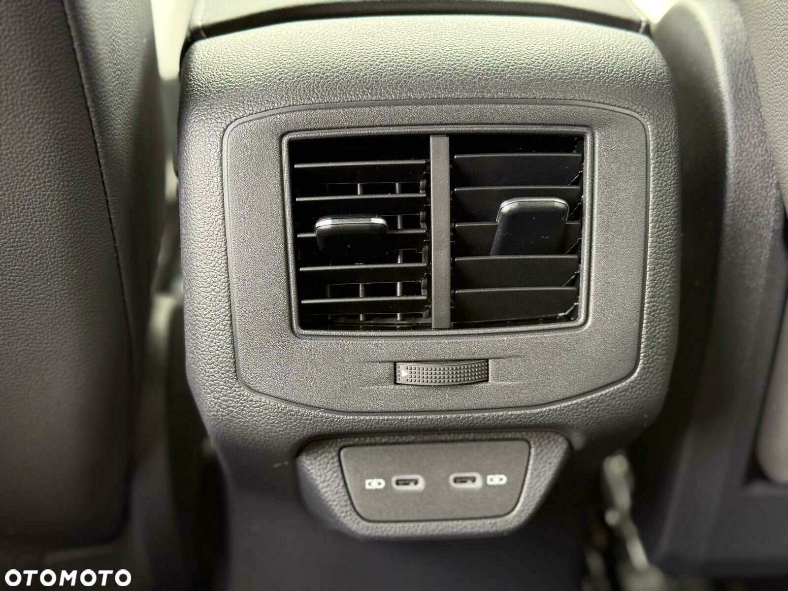 Volkswagen T-Roc 1.5 TSI R-Line Plus DSG - 33