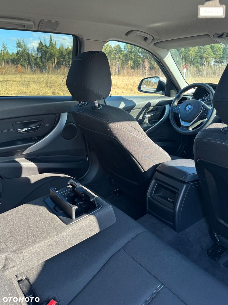 BMW Seria 3 318d Sport Line - 13