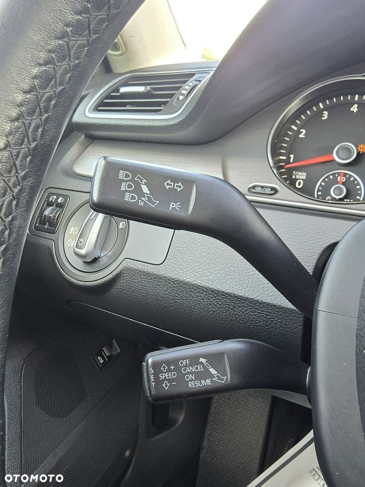 Volkswagen Passat - 33