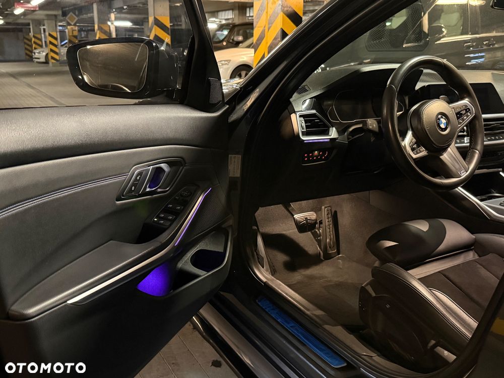 BMW Seria 3 318i M Sport - 15