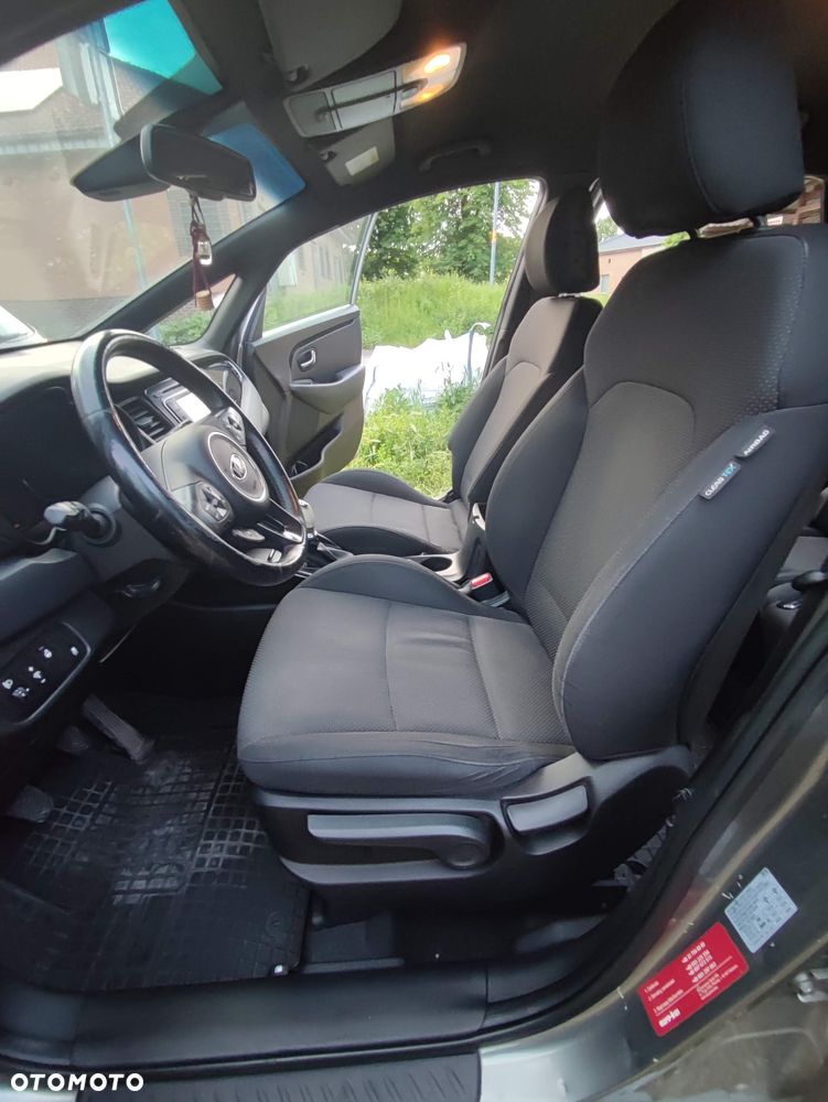 Kia Carens 1.6 GDI L - 17