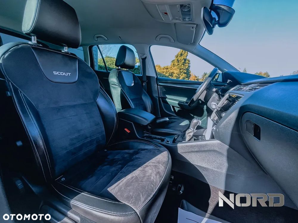 Skoda Octavia Combi 2.0 TDI 4x4 DSG Scout - 17