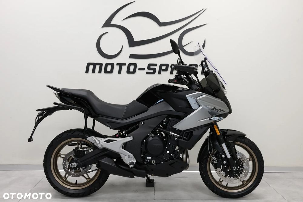 CFMoto 700MT