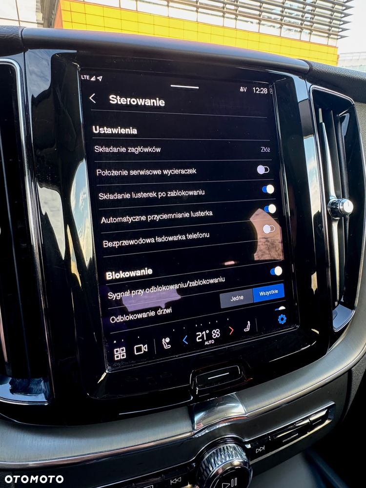 Volvo XC 60 T6 Plug-In Hybrid AWD Inscription - 32