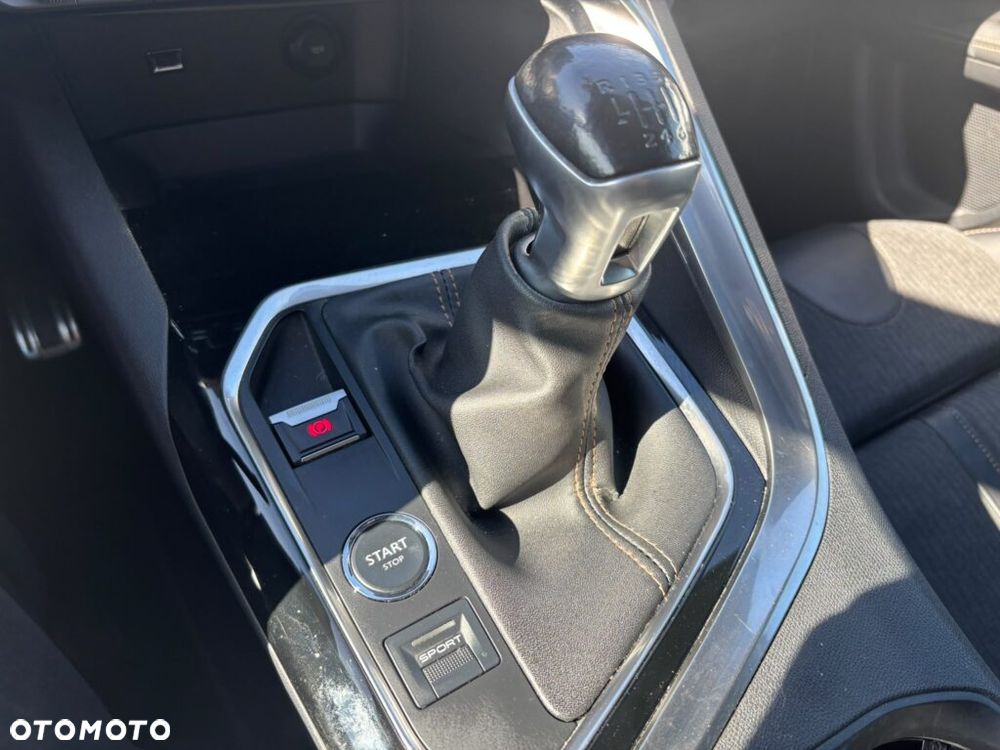 Peugeot 3008 PureTech 130 Stop & Start GPF Allure - 23