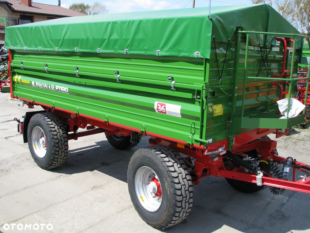Pronar Przyczepa dwuosiowa Pronar PT-610 -10-ton, Przyczepa Pronar PT-653/2 - 6-ton z mechanizmem trójstronnego wywrotu 6-ton, nadstawy, plandeka - 21