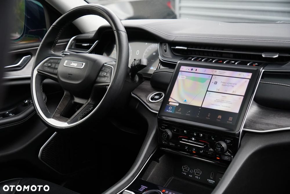 Jeep Grand Cherokee - 24
