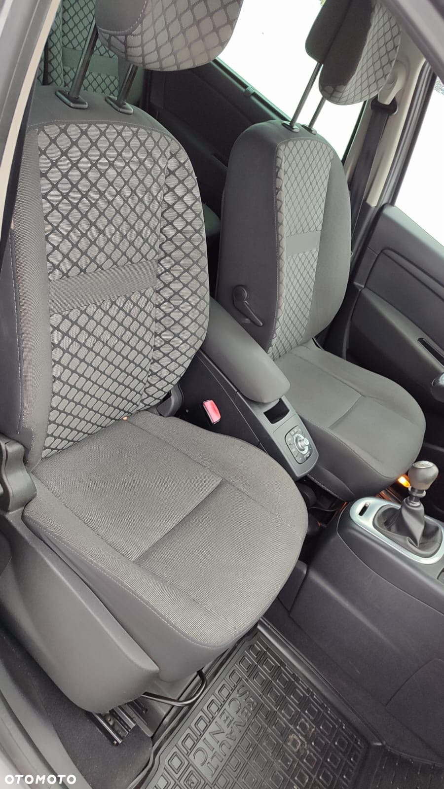 Renault Grand Scenic - 11