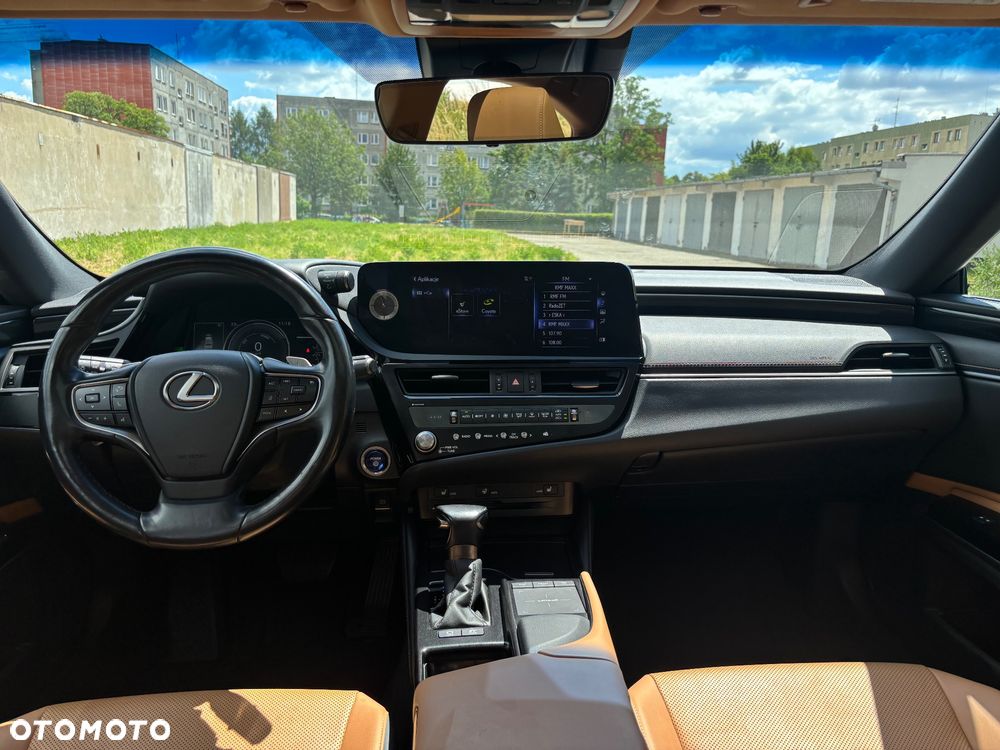 Lexus ES 300h Business Edition - 24