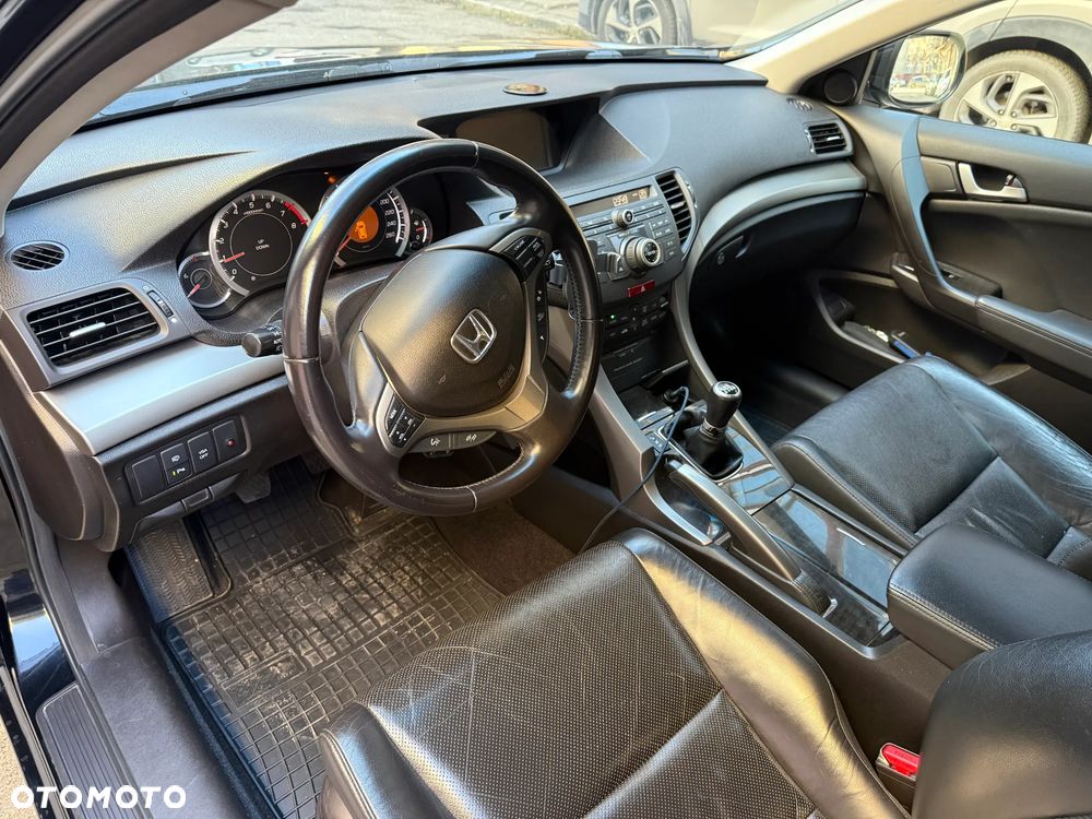 Honda Accord 2.0 Executive Nav - 4
