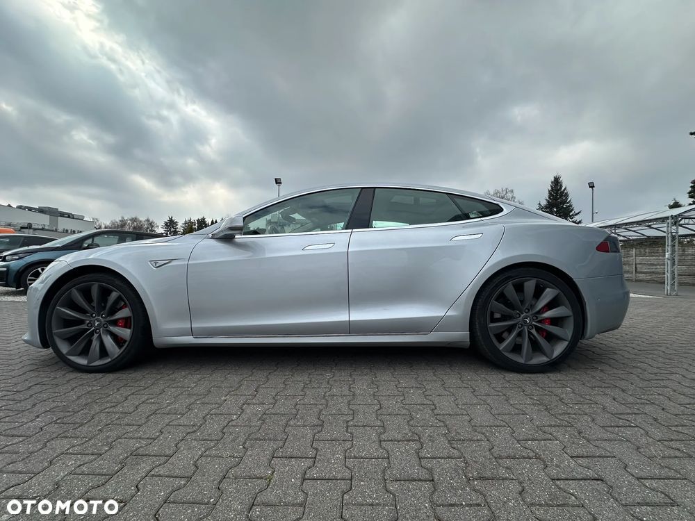 Tesla Model S - 5