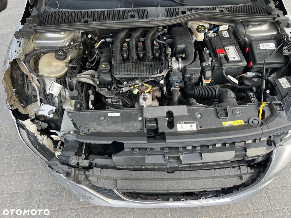 Peugeot 208 - 12