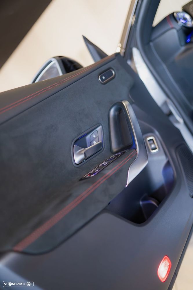 Mercedes-Benz CLA 250 e Shooting Brake AMG Line - 21