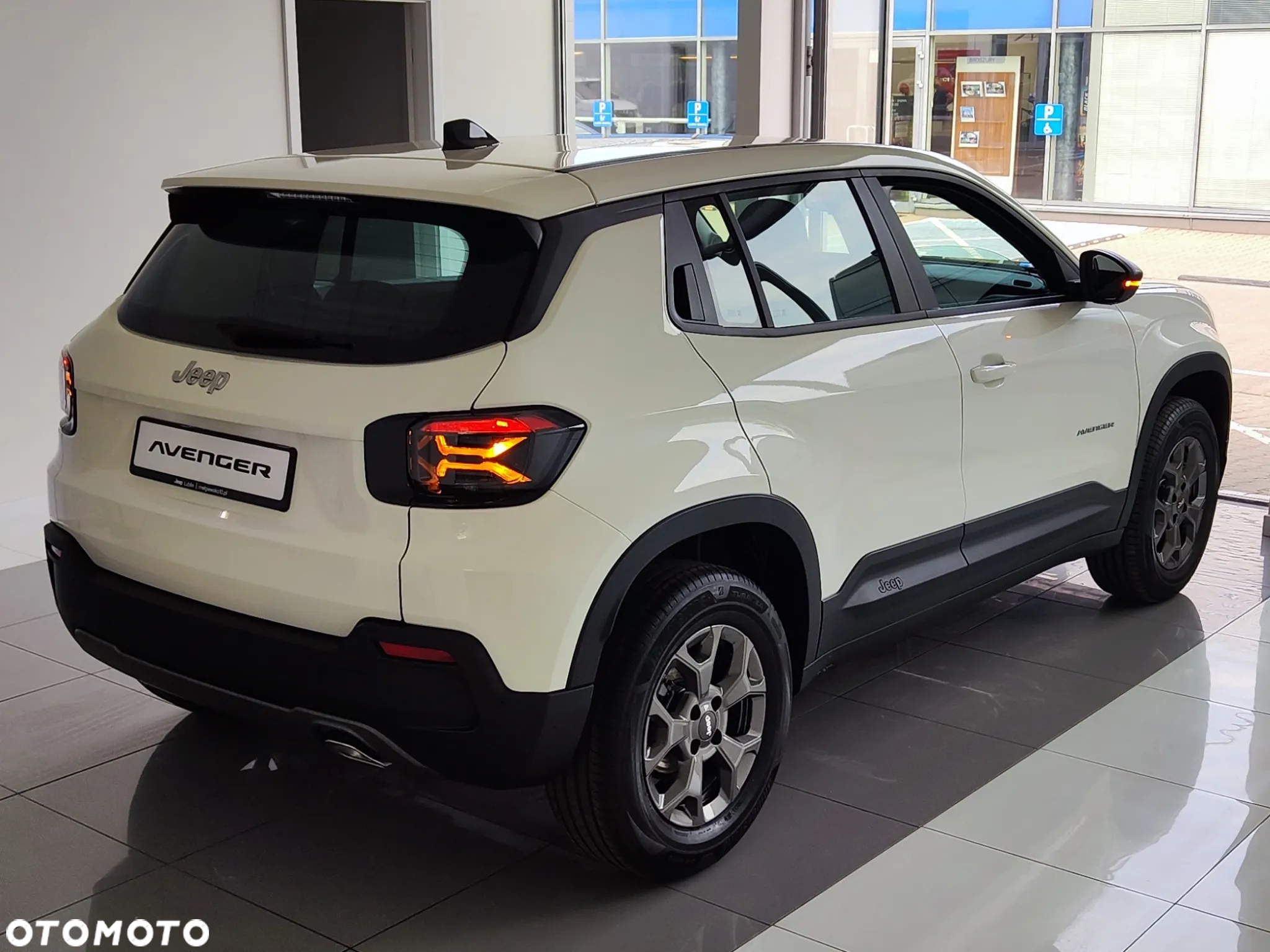 Jeep Avenger 1.2 T3 mHEV Longitude FWD eDCT6 - 7