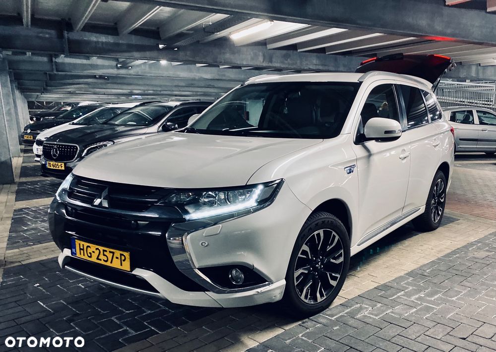 Mitsubishi Outlander Intense + - 2