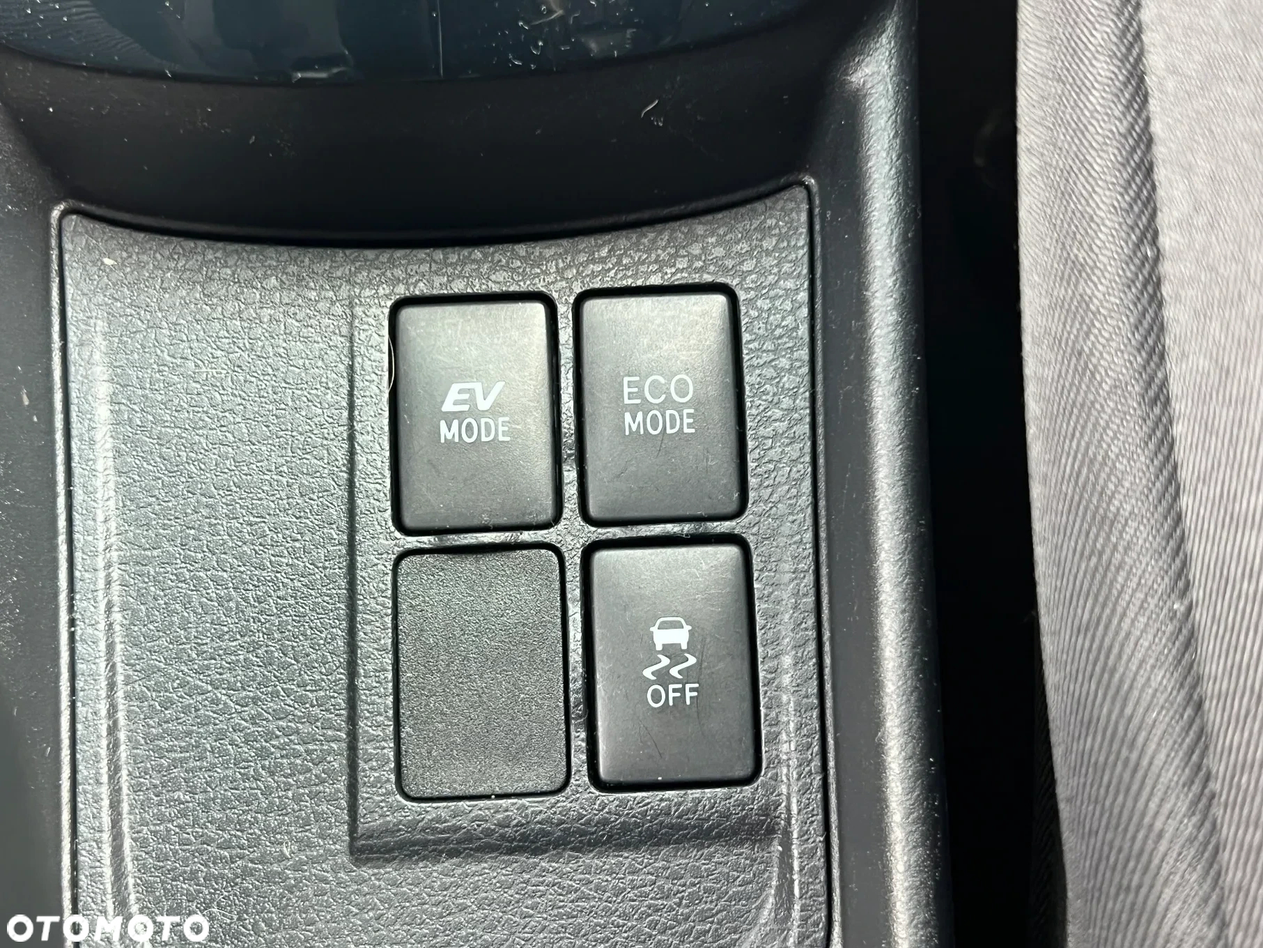 Toyota Yaris Hybrid 100 Selection Platinum - 25