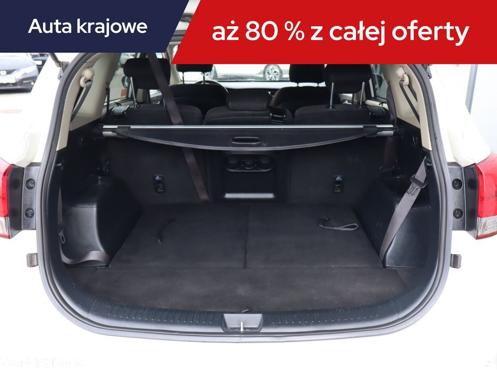Kia Carens - 16