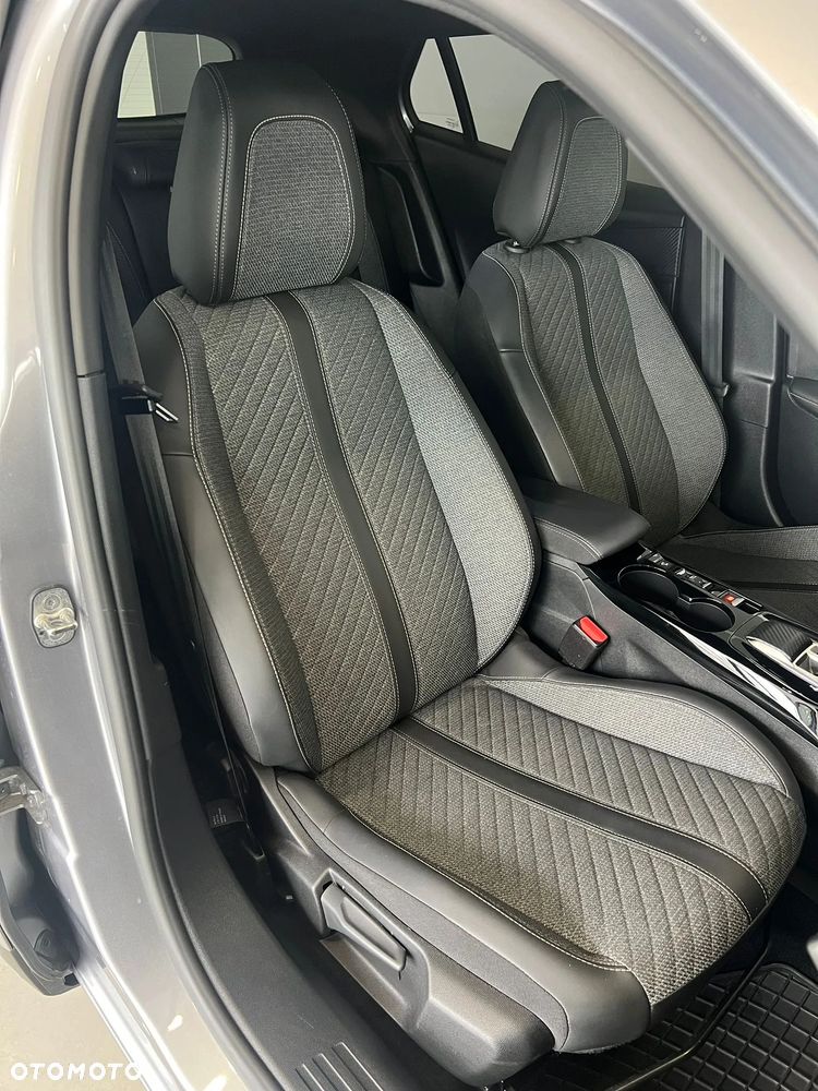 Peugeot 2008 PureTech 130 Allure S&S EAT8 - 11