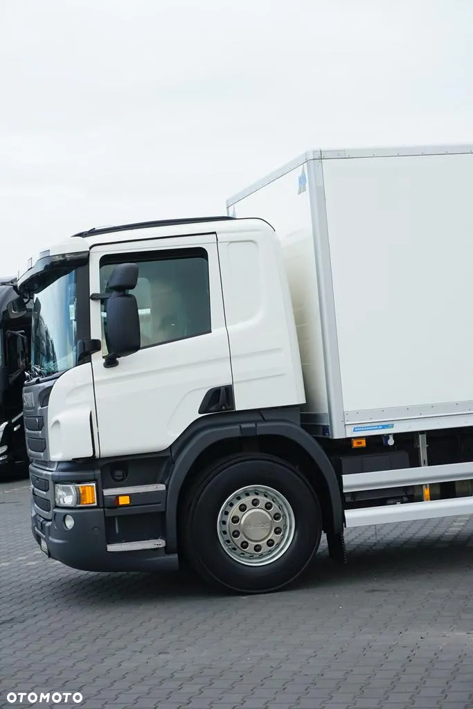 Scania P 320 / EURO 6 / KONTENER + WINDA / 22 PALETY / OŚ SKRĘTNA - 24