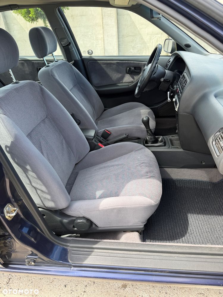Nissan Primera 2.0 SLX - 10