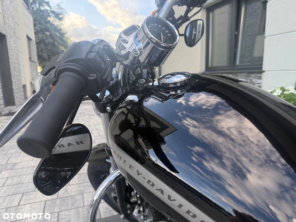 Harley-Davidson Sportster Custom 1200C - 12