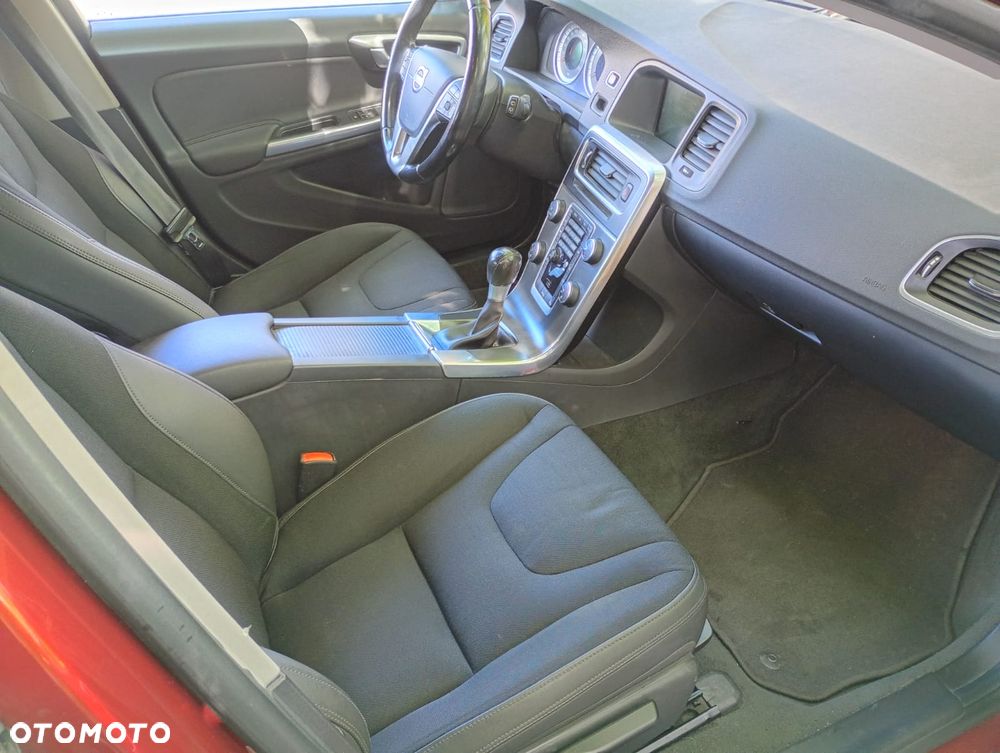 Volvo V60 T4 Momentum - 11