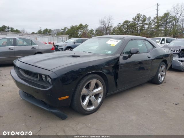 Dodge Challenger - 2