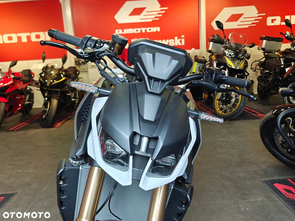 QJMOTOR SRK 800 - 4