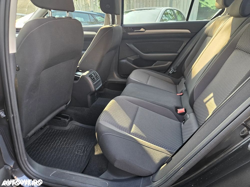Volkswagen Passat - 12