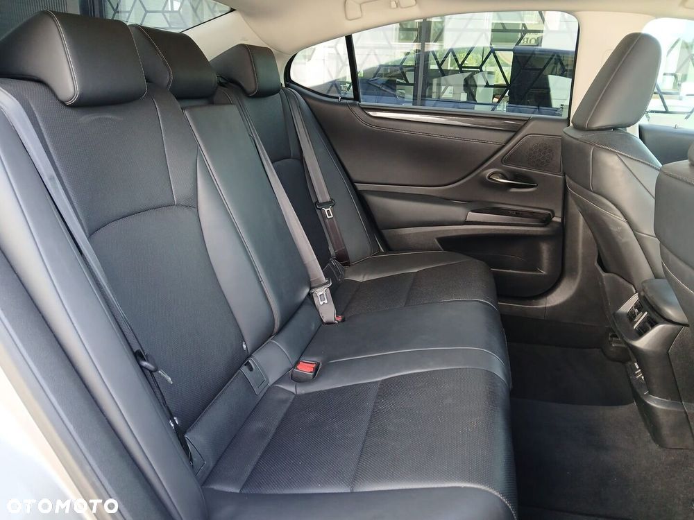 Lexus ES - 32