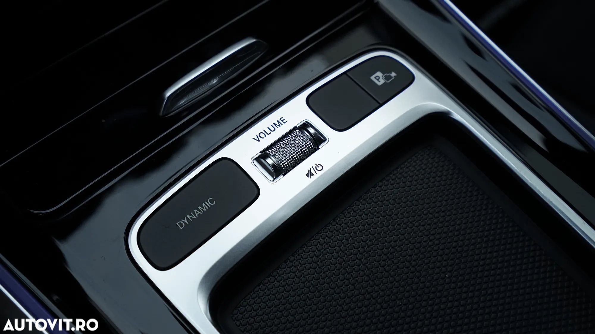 Mercedes-Benz GLA - 9