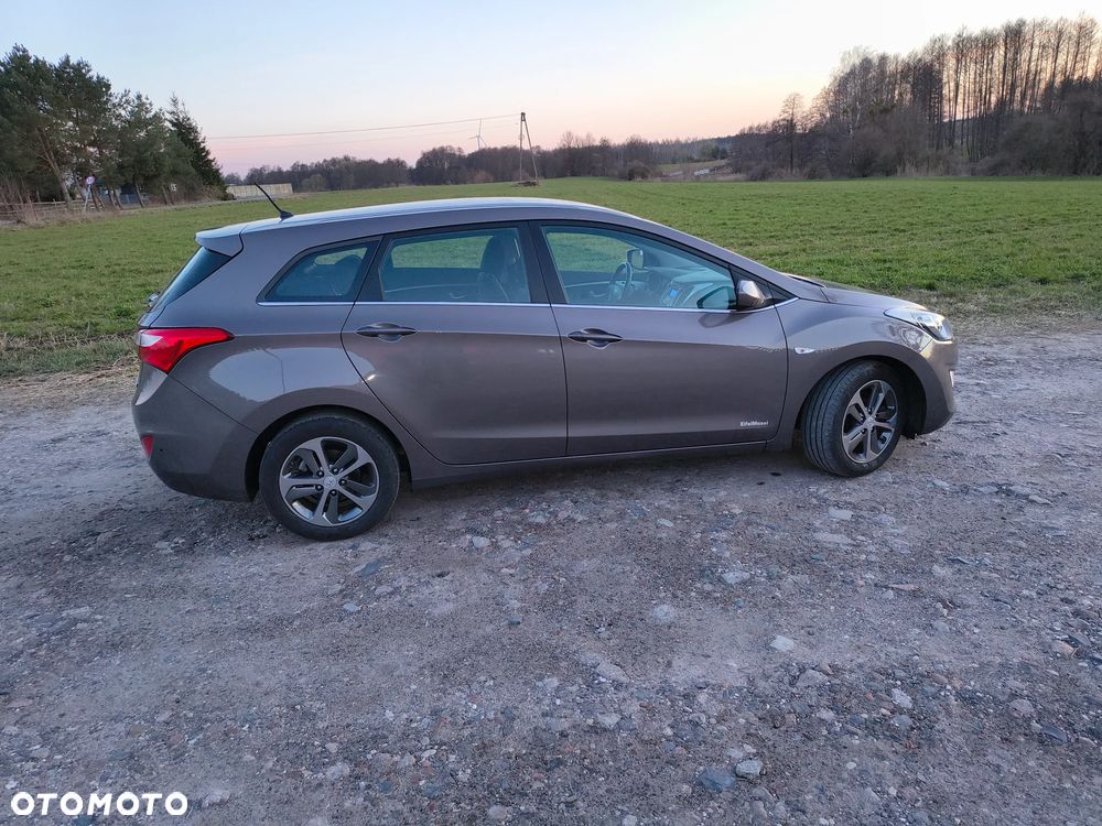Hyundai i30 1.6 CRDi Fifa World Cup Edition - 5