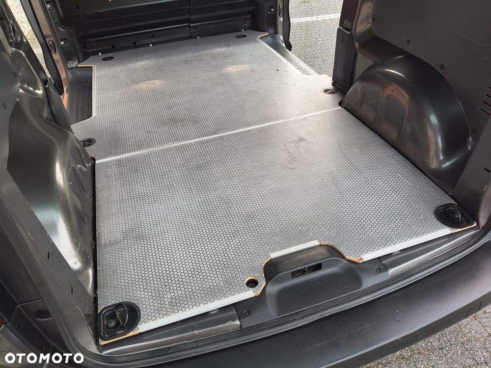 Toyota PROACE NOWY MODEL 1.5 D-4D (120KM) (L2H1) (EURO,6) KLIMA FULL OPCJA STAN IDEALNY NIE MA RDZY 100% BEZWYPADKOWY SERWIS A.S.O. DO KOŃCA ! ! ! - 21