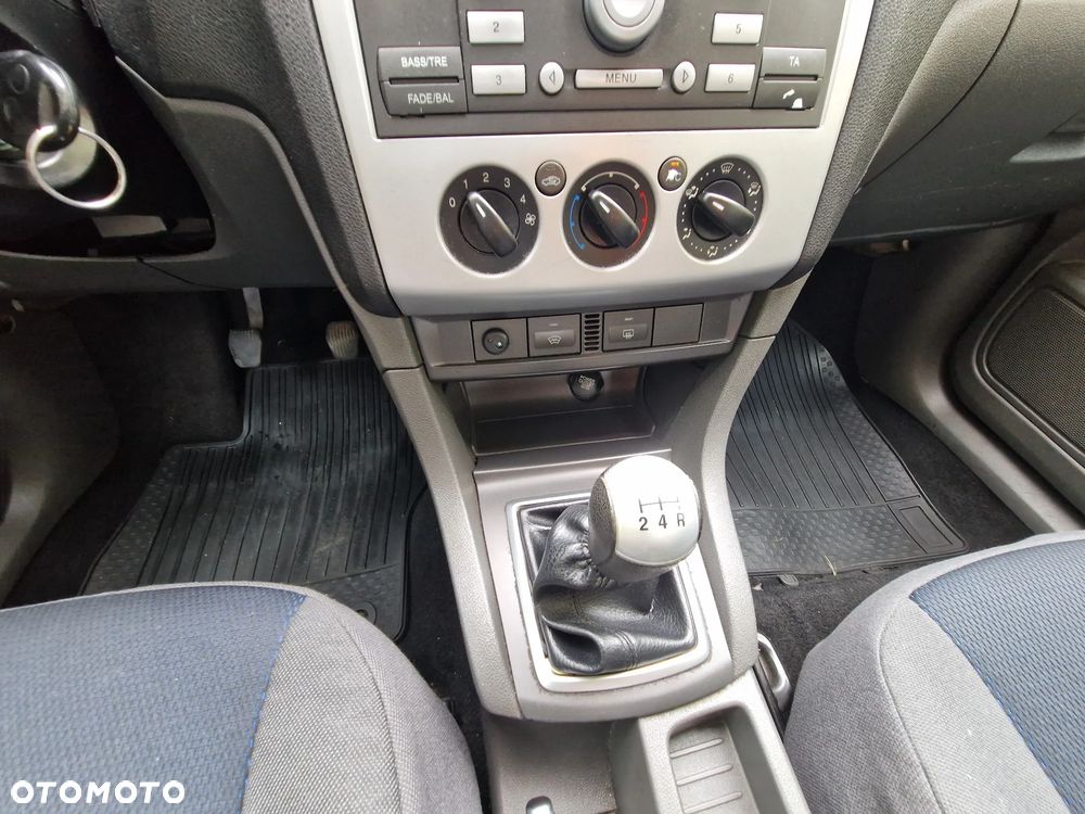 Ford Focus 1.6 Ambiente - 30