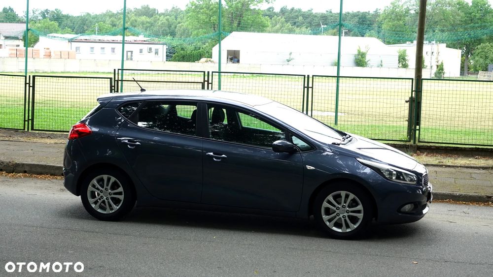 Kia Ceed 1.4 CVVT Dream Team Edition - 38