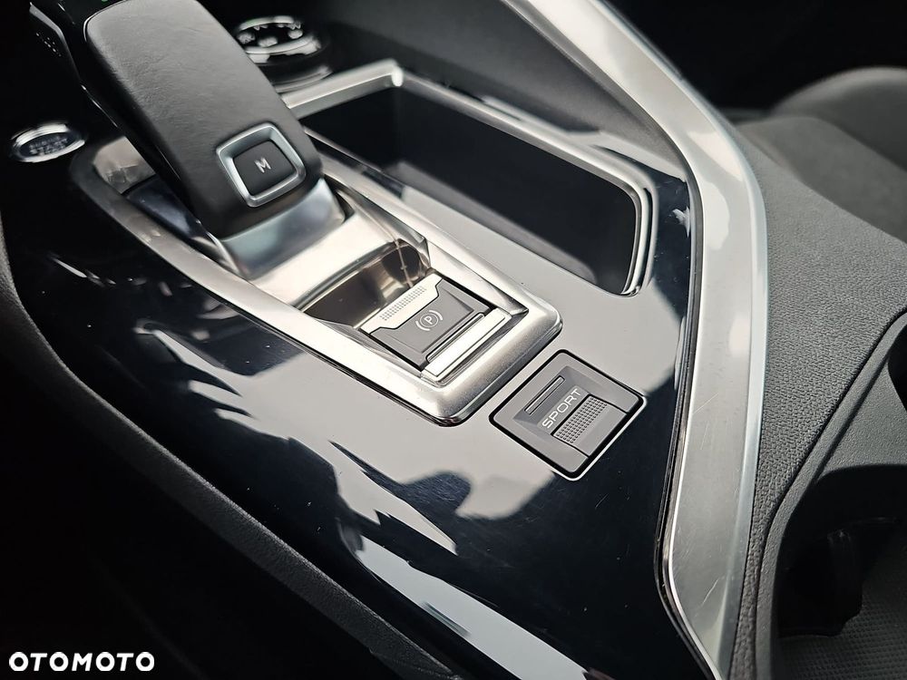 Peugeot 5008 1.6 PureTech GT Line S&S EAT8 - 22