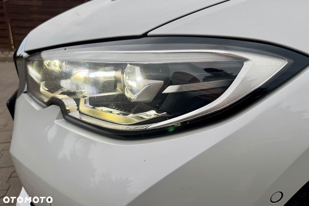 BMW Seria 3 330i Sport Line - 35