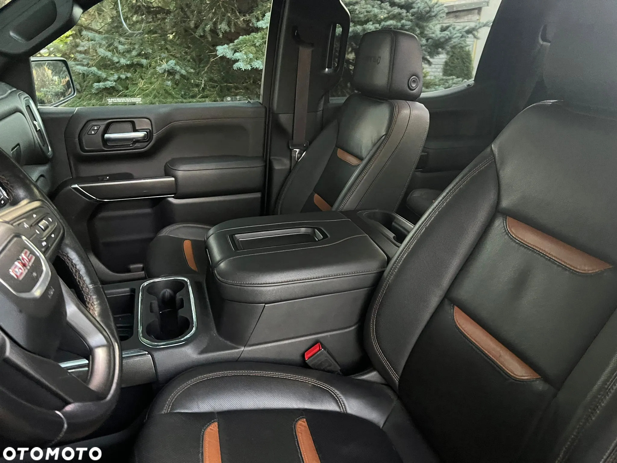 GMC Sierra - 28