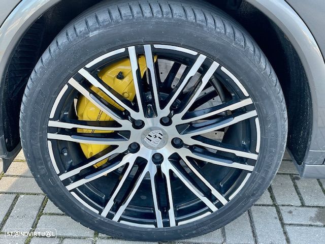 Porsche Cayenne Turbo S Tiptronic S - 7