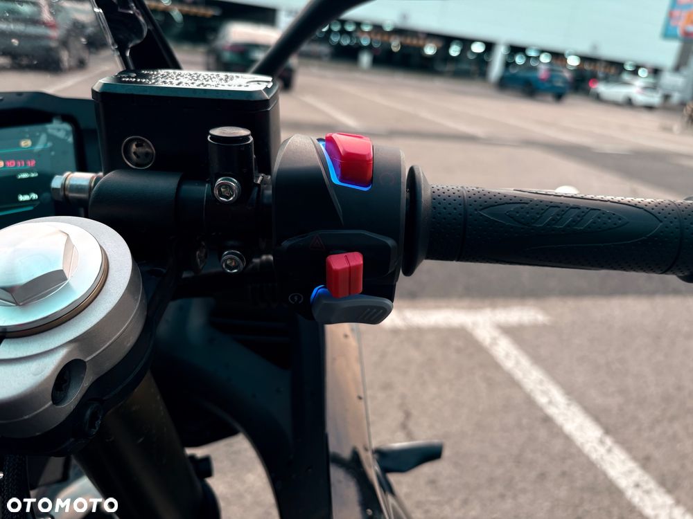 QJMOTOR SRK 125R - 13