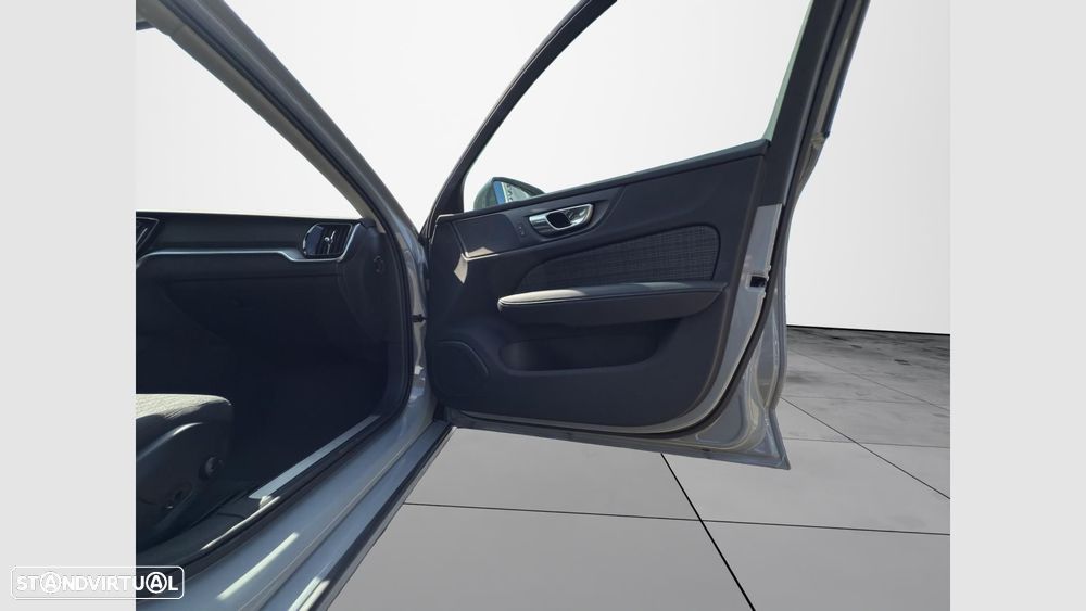 Volvo V60 2.0 T6 AWD TE Essential - 17