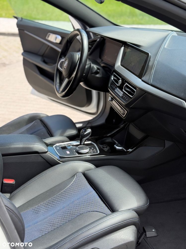 BMW Seria 2 218d - 8