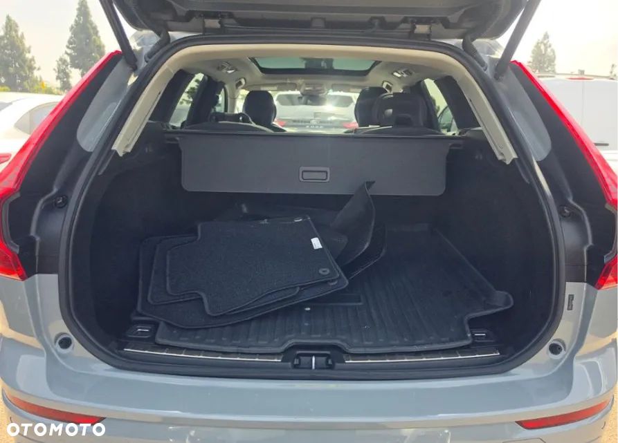 Volvo XC 60 B5 B AWD Plus Dark - 12